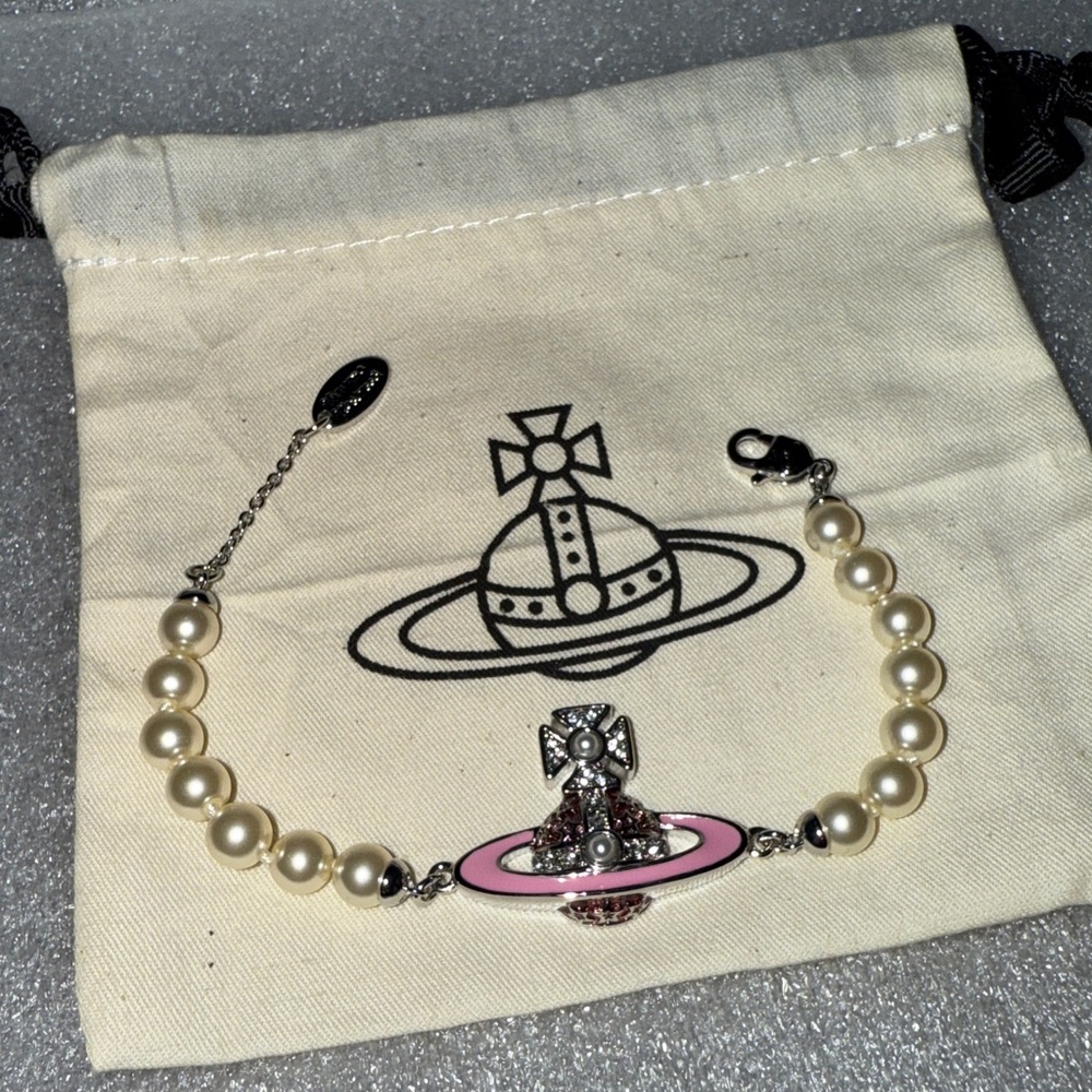 Vivienne Westwood Roxanne pearl bracelet with a pink enamel orb Brand New - Picture 4 of 6
